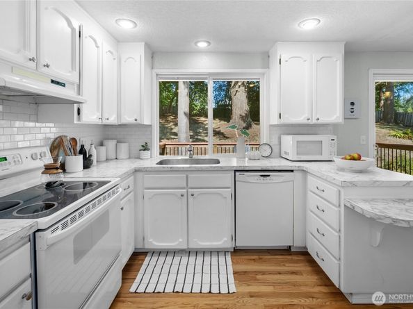 18610 NE 157th Place, Woodinville WA 98072