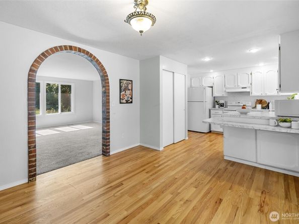 18610 NE 157th Place, Woodinville WA 98072