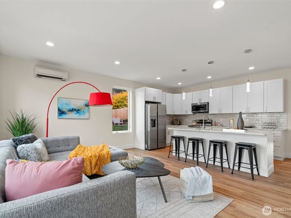 8612 37th Avenue S A, Seattle WA 98118
