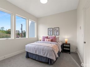 8612 37th Avenue S A, Seattle WA 98118