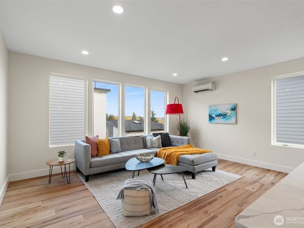 8612 37th Avenue S A, Seattle WA 98118