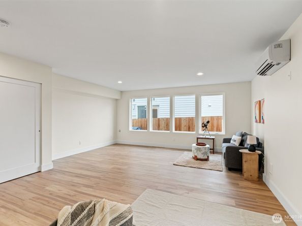 8612 37th Avenue S A, Seattle WA 98118