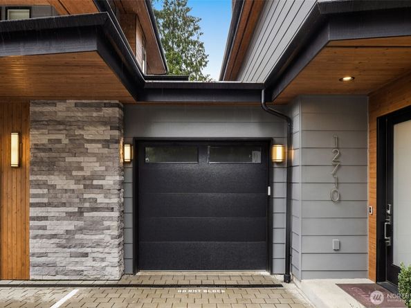 12710 NE 72nd Street, Kirkland WA 98033
