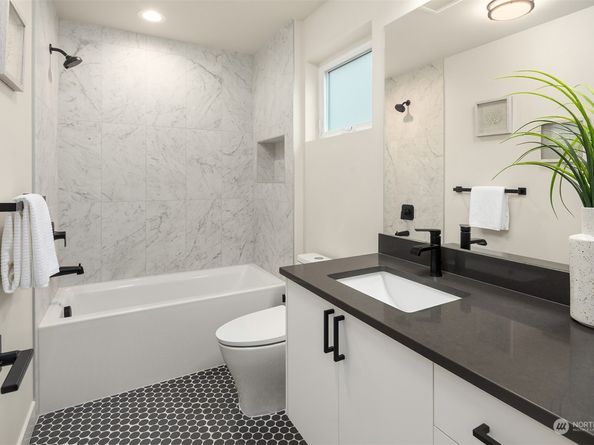 8823 Ashworth Avenue N B, Seattle WA 98103