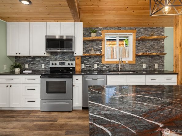 24212 52nd Avenue, Mountlake Terrace WA 98043
