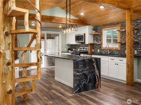 24212 52nd Avenue, Mountlake Terrace WA 98043