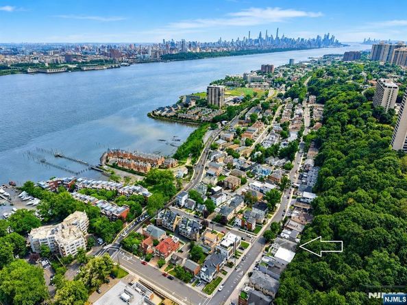 750 Undercliff Avenue, Edgewater NJ 07020