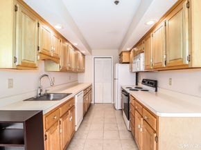 28 Rollingwood Drive 28, Brookfield CT 06804