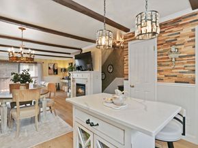 376 Knapps Highway 376, Fairfield CT 06825