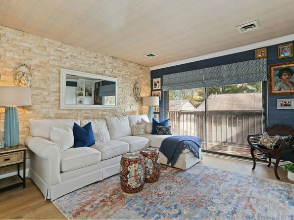 376 Knapps Highway 376, Fairfield CT 06825