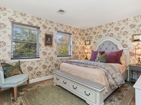 376 Knapps Highway 376, Fairfield CT 06825