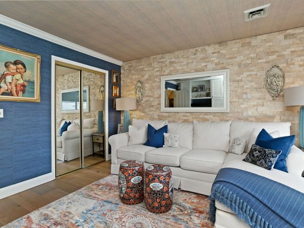 376 Knapps Highway 376, Fairfield CT 06825