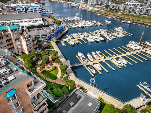 98 Southfield Avenue 101, Stamford CT 06902