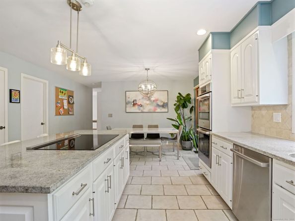 5 Walker Lane, Weston CT 06883