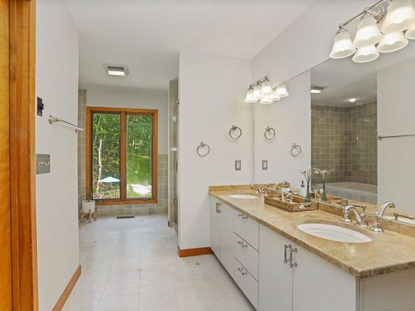 5 Walker Lane, Weston CT 06883