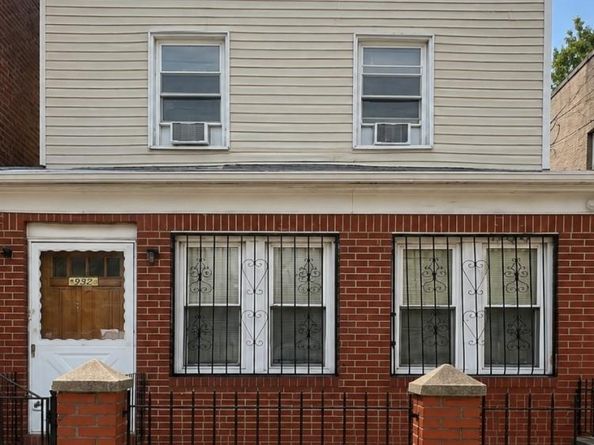 834 E 229th Street, Bronx NY 10466