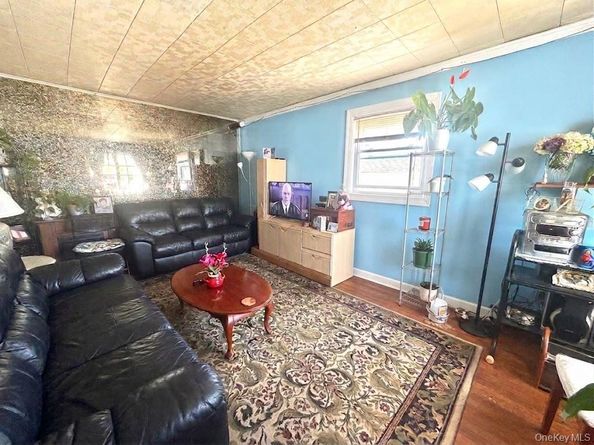 1112 McKenna Place, Uniondale NY 11553