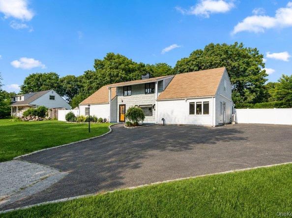 21 Hackberry Lane, Holbrook NY 11741