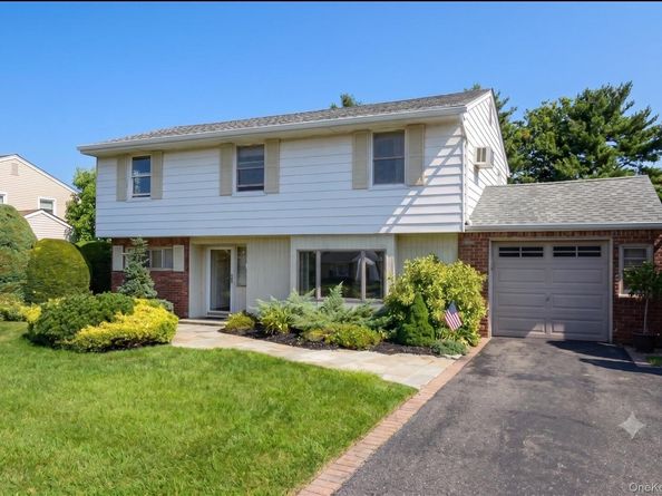 333 N Albany Avenue, Massapequa NY 11758