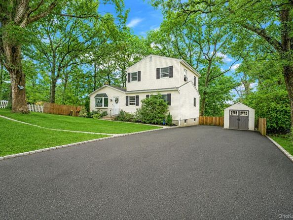 30 Sayville Road, Sound Beach NY 11789