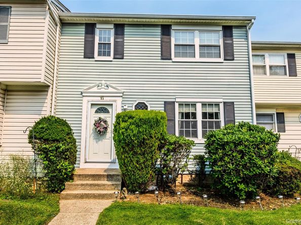 11 Monitor Court, Coram NY 11727