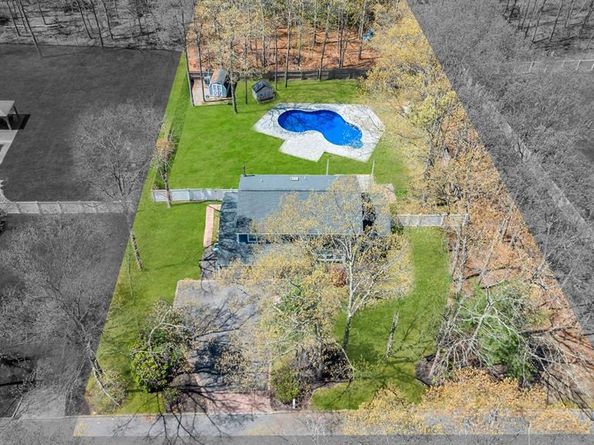 10 Ramblewood Road, Ridge NY 11961