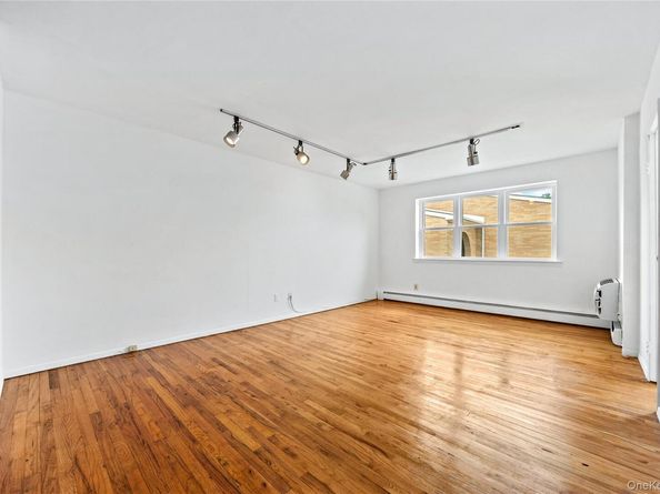212 Westend Avenue 7D, Freeport NY 11520