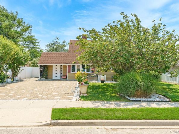 46 Elves Lane, Levittown NY 11756