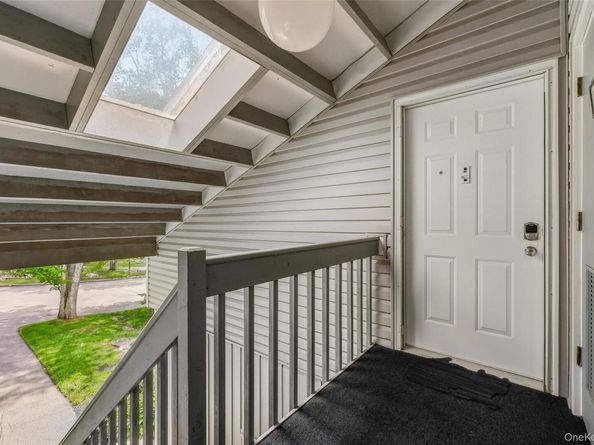 149 Flintlock Way E, Yorktown Heights NY 10598