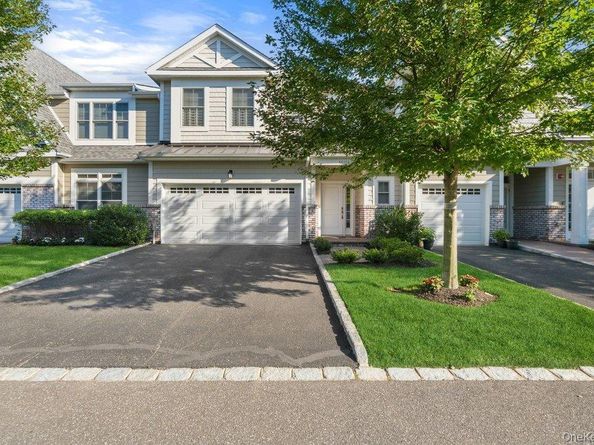 46102 Silver Birch Lane NE, Plainview NY 11803