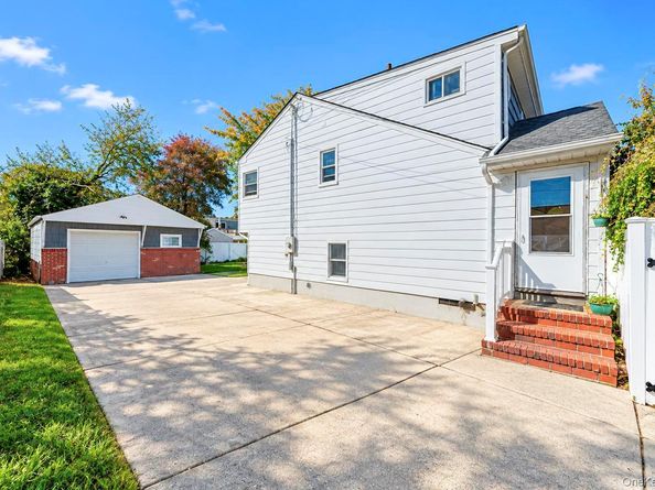 125 Grant Avenue, Copiague NY 11726
