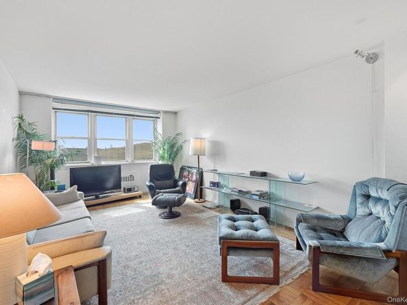 55 Knolls Crescent 4J, Bronx NY 10463