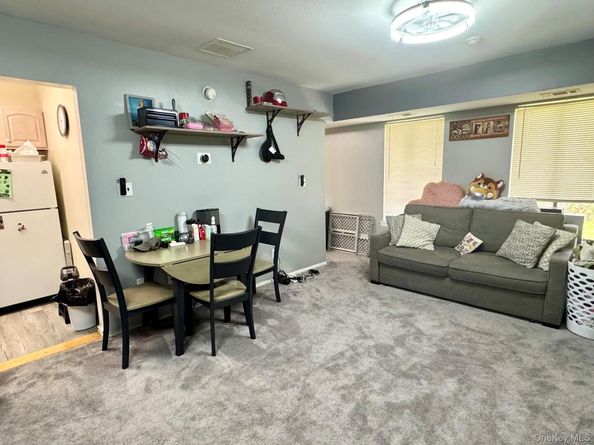 18 Navajo Court 18, Coram NY 11727