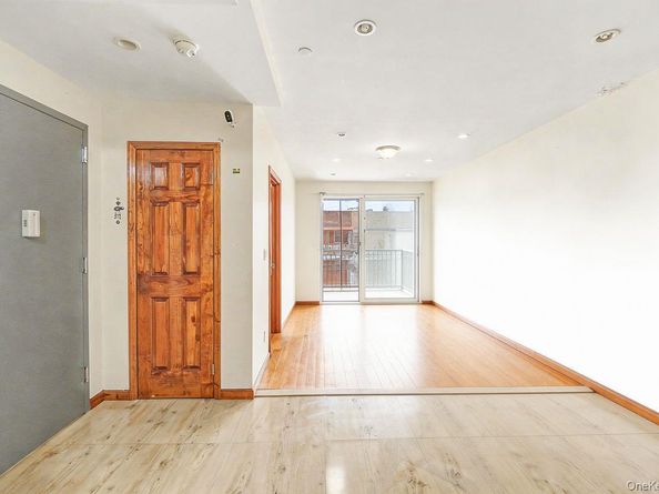 57-50 Granger St SW 3A, Corona NY 11368