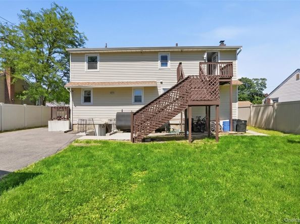 7 Penndale Drive, Amityville NY 11701