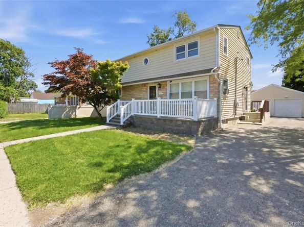 7 Penndale Drive, Amityville NY 11701