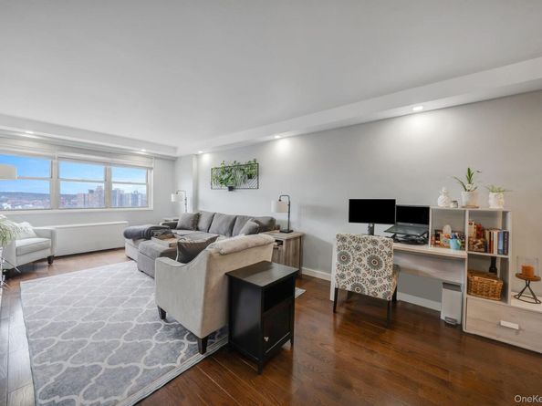10230 66th Road 21H, Forest Hills NY 11375