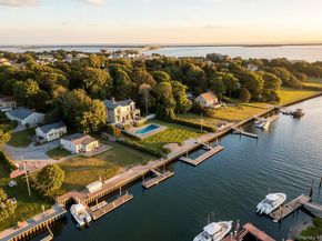 20 Penny Lane, Hampton Bays NY 11946