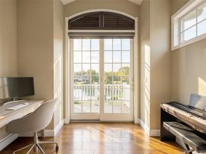 20 Penny Lane, Hampton Bays NY 11946