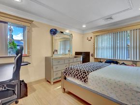 33 Country Village Lane, Manhasset Hills NY 11040