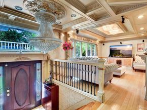 33 Country Village Lane, Manhasset Hills NY 11040