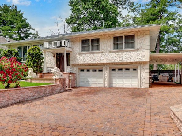 33 Country Village Lane, Manhasset Hills NY 11040
