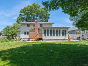 12 Swan Lane, Hauppauge NY 11788