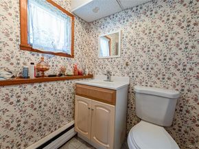 9 Johnson Place, Lindenhurst NY 11757