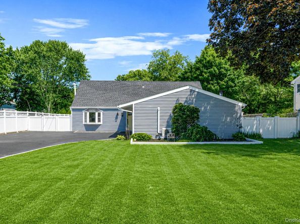 457 Peconic Street, Ronkonkoma NY 11779