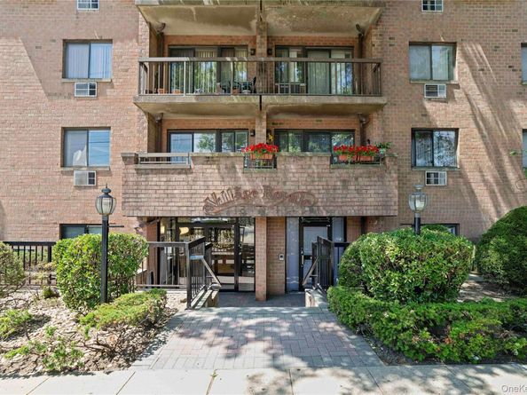 61-12 69th Street 2M, Middle Village NY 11379