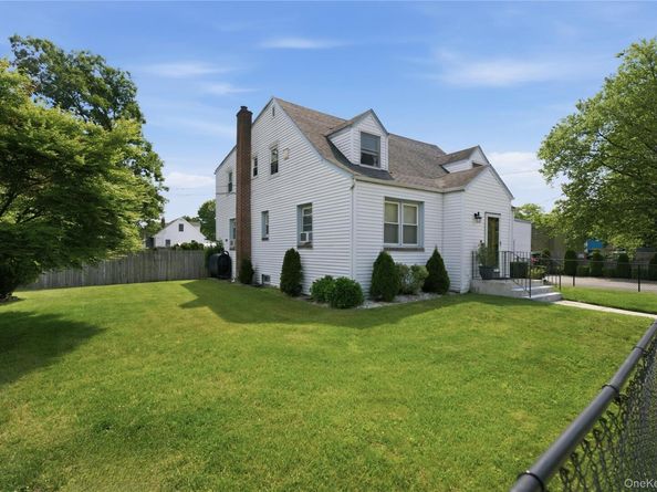 145 Calebs Path, Brentwood NY 11717