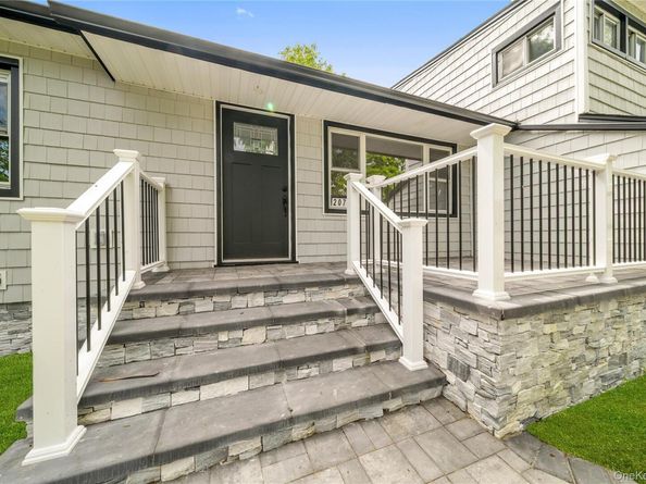 207 Wright Street, Westbury NY 11590