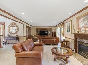 15 Boxwood Lane, Farmingdale NY 11735