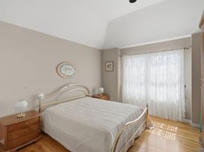 15 Boxwood Lane, Farmingdale NY 11735